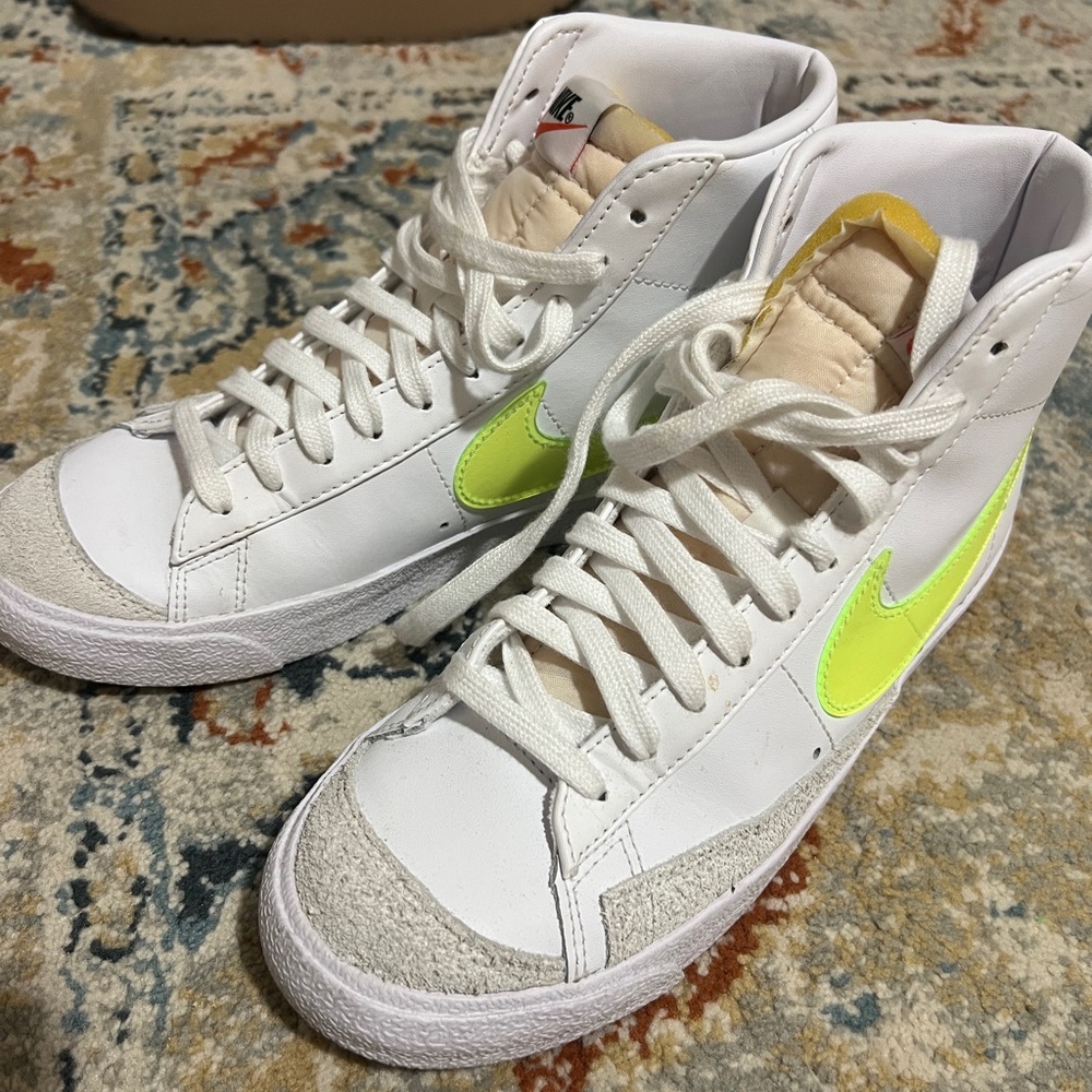 Women’s Nike Blazer Mid 77